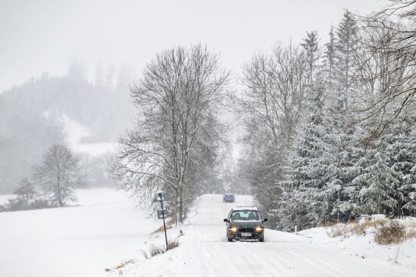 Silnice jsou kluzké, varují meteorologové, teploty ovlivňuje inverze
