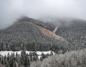 Před Špindlerovým Mlýnem jsou kolony, parkoviště jsou plná
