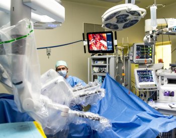 Lékaři vrátili k běžnému životu muže, jenž si v Mostě uřízl penis a obě uši