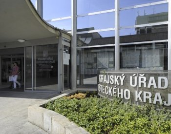 Kraje svou úlohu plní jen zčásti, míní brněnský politolog Pink