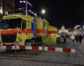 Záchranáři o silvestru posílí služby, v centru Prahy bude i Golem