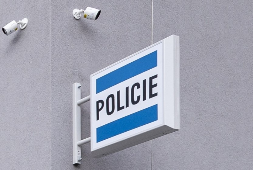 Případ úmrtí dítěte v Hostinném policie odložila, vina muže se neprokázala