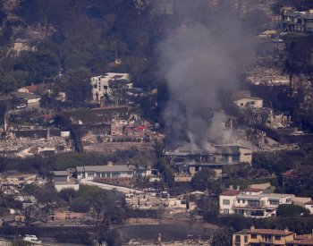 Kolem Los Angeles hořelo vždy, negativní okolnosti se však kumulují, říká expert