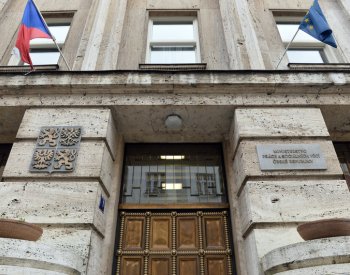 MPSV spustí na jaře aplikaci do mobilu k vyřízení dávek, první bude rodičovská