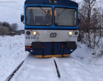U stanice Rybniště na trati ve směru na Děčín a Varnsdorf vykolejil osobní vlak