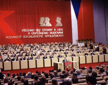 Vláda projedná návrh na snížení penzí dalším funkcionářům komunistického režimu