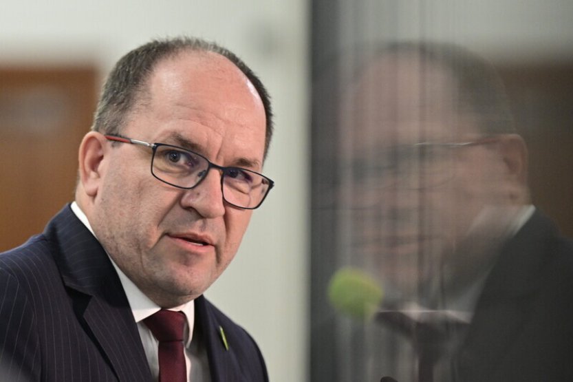 Výborný: Vláda nechce zavést emisní povolenky na vytápění budov