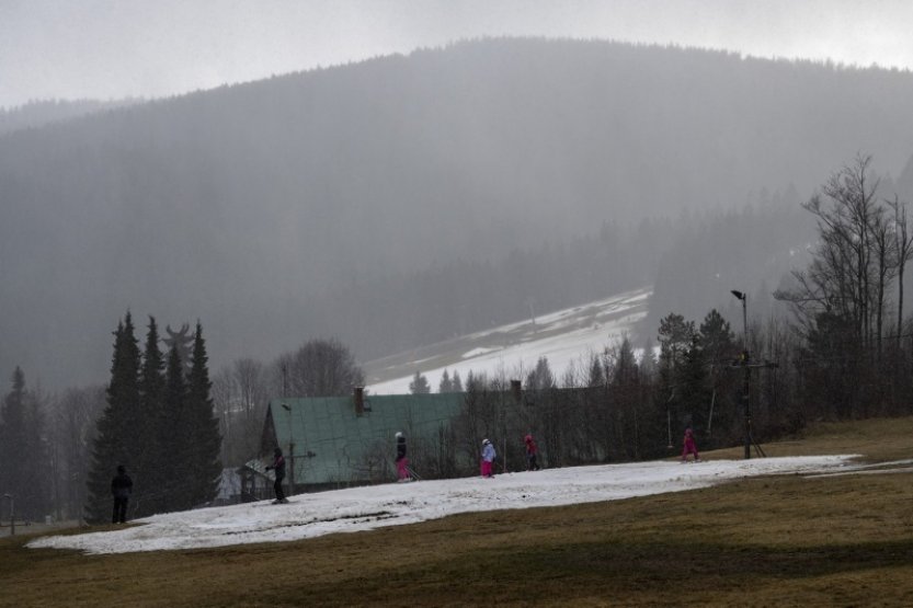 V Česku třetí den po sobě padly teplotní rekordy, možné to bude i v úterý