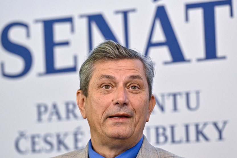 Senát bude rozhodovat o navýšení platů vrcholných politiků