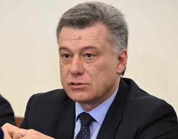 Sexuální zločinci by mohli mít v dětském certifikátu doživotní záznam