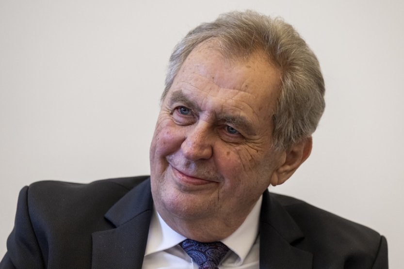 Exprezident Zeman se omluvil Šarapatkovi za slova o vyhazovu