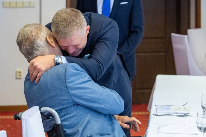 Zeman na schůzce se slovenským ministrem vyjádřil podporu Ficovi
