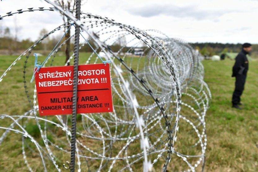 Stát bude moci získat soukromé pozemky pod vojenskými objekty