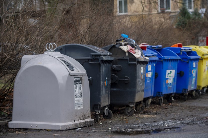 Češi v dalších obcích mohou třídit kovové obaly do žlutých kontejnerů na plasty