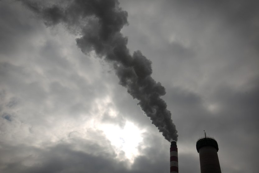 Spolek Klimatická žaloba se obrátil na ÚS, žádá kroky ke snížení emisí