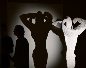 Vernisáž zahájí výstavu L’identité inspirovanou Toyen a Kunderou