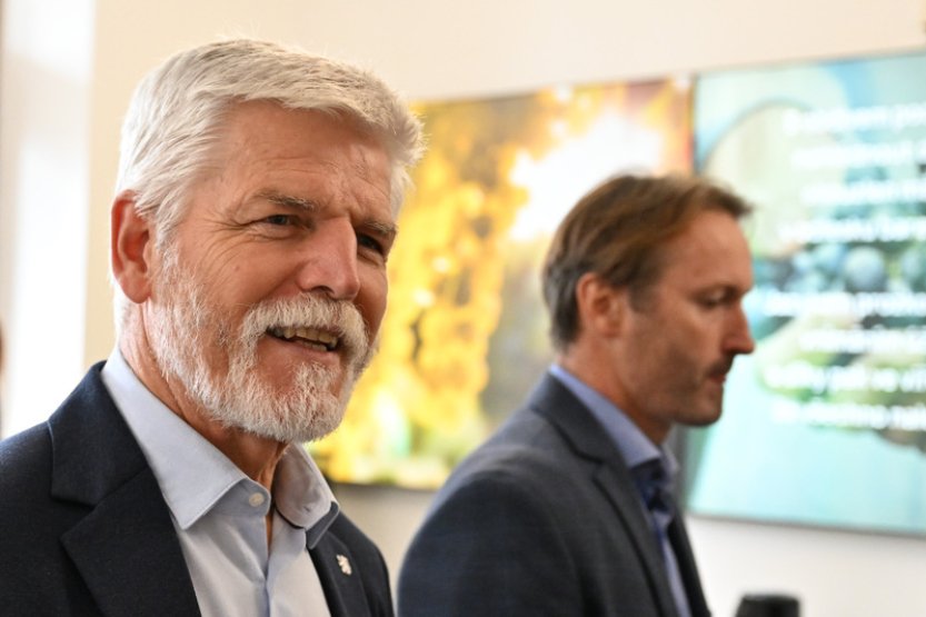Pavel bude jednat s Asociací krajů o převodu financování nepedagogů