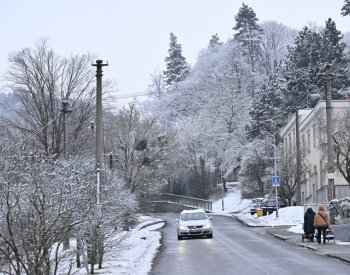 Dopravu na silnicích komplikuje sníh