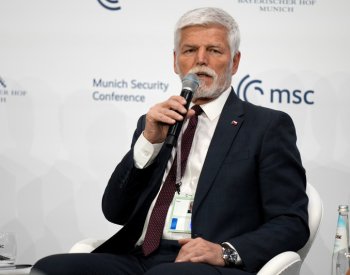 Pavel k Ukrajině: Má-li EU převzít odpovědnost, musí být u jednání