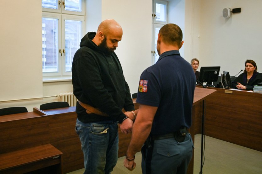 Soud v Ostravě poslal recidivistu do vězení na 18 let za vraždu seniorky