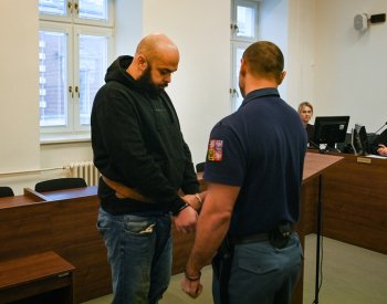 Soud v Ostravě poslal recidivistu do vězení na 18 let za vraždu seniorky