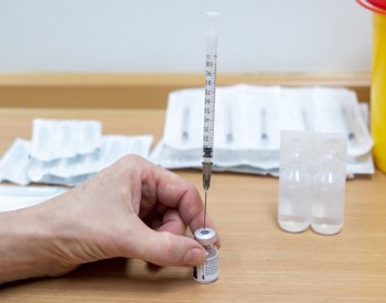Protilátky proti covidu-19 ochránily nakažené před průnikem viru do srdce