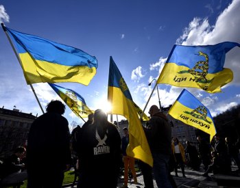 V centru Prahy si lidé připomenou třetí výročí invaze na Ukrajinu