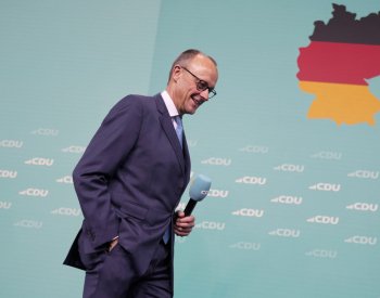 Koaliční politici pogratulovali Merzovi, Okamura doufal v ještě větší zisk AfD