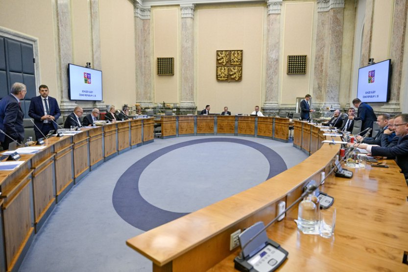 Vláda projedná leteckou záchrannou službu v Karlovarském kraji nebo novelu o ČNB
