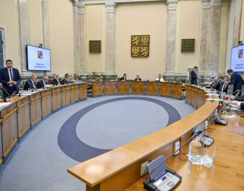 Vláda projedná leteckou záchrannou službu v Karlovarském kraji nebo novelu o ČNB