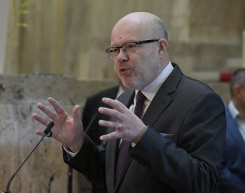 Válek chce představit nové vedení Motola v řádu dní, mají skončit i další lidé