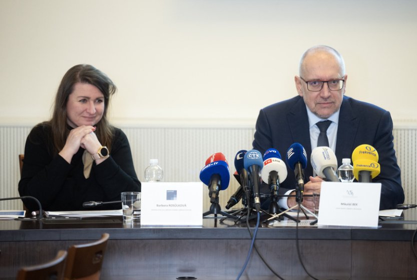 Ministr Bek a šéfka Cermatu představí analýzy přihlášek na střední školy