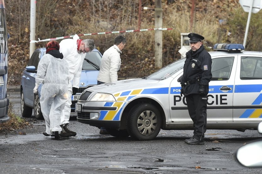 Po zásahu policie v Praze zemřel muž, na policisty zaútočil noži