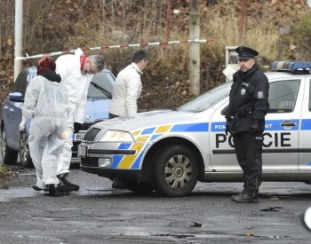 Po zásahu policie v Praze zemřel muž, na policisty zaútočil noži