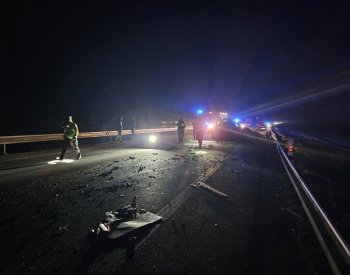 Večerní srážku tří aut u Pasohlávek nepřežili dva lidé, silnice I/52 je uzavřená