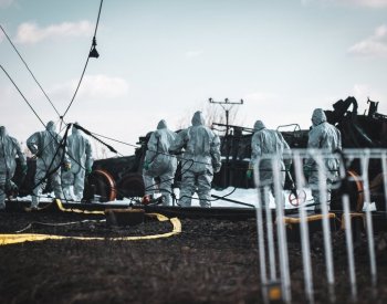 V Hustopečích zbývá přečerpat čtyři cisterny, hasiči se zaměří na sanaci zeminy