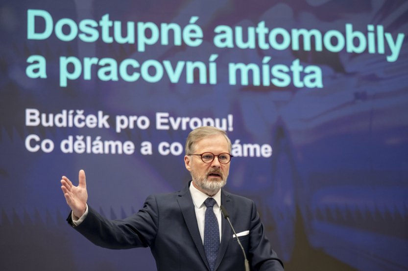 Vláda bude jednat o výdajích na obranu, Fiala by měl oznámit plán jejich růstu