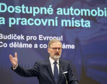 Vláda bude jednat o výdajích na obranu, Fiala by měl oznámit plán jejich růstu