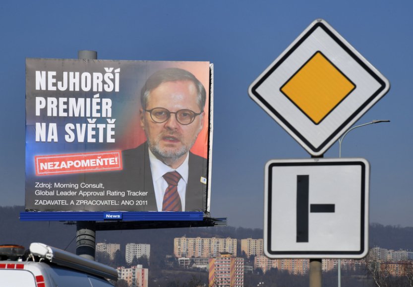 ANO na billboardech kritizuje vládu a označuje Fialu za nejhoršího premiéra