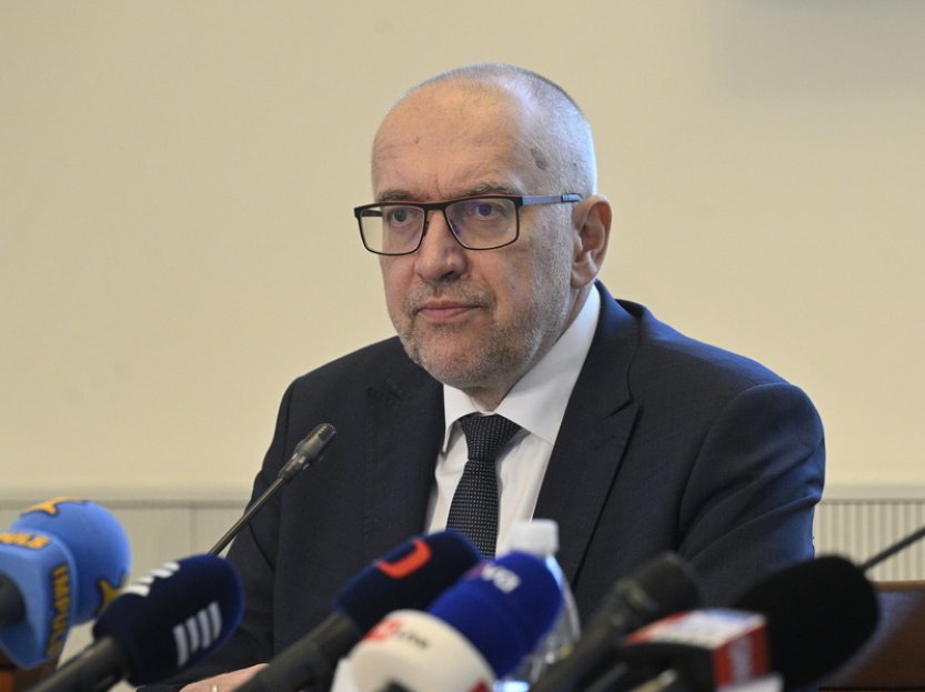 Vláda chce začátek financování nepedagogů obcemi a kraji přesunout na leden 2026