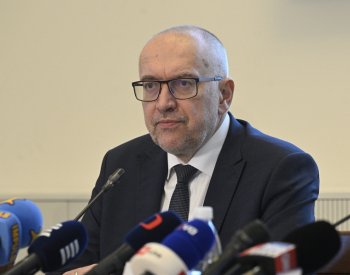 Vláda chce začátek financování nepedagogů obcemi a kraji přesunout na leden 2026