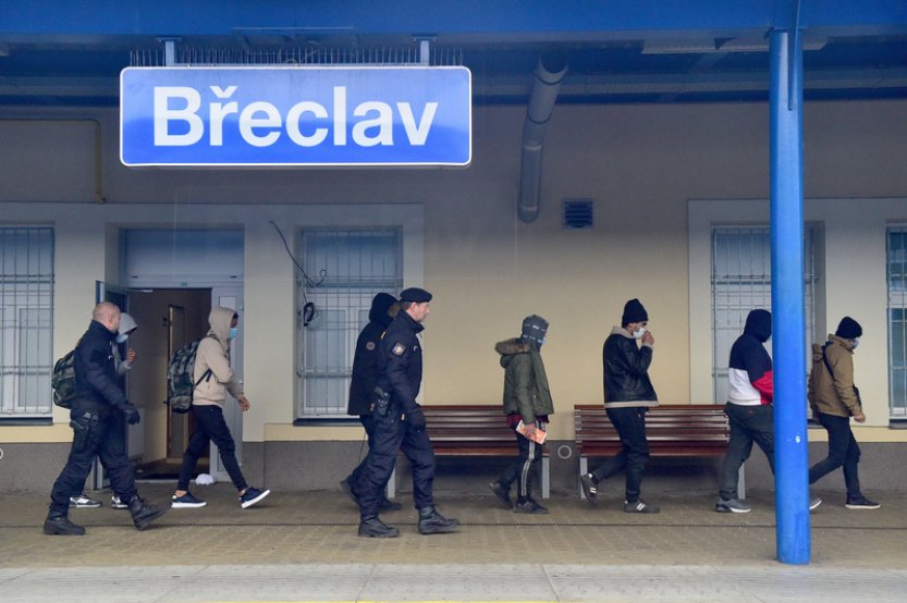 Fiala a Rakušan představí kroky k řešení nelegální migrace v Česku