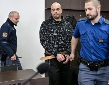 Za znásilnění ženy, která čekala před školou na dítě, potvrdil soud 12 let