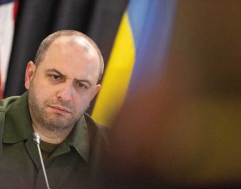 Do Prahy dnes přijede ukrajinský ministr obrany, sejde se s Černochovou