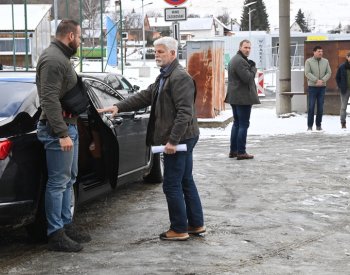 Jesenicko sužované záplavami navštívil prezident, byl i v kontejnerové škole