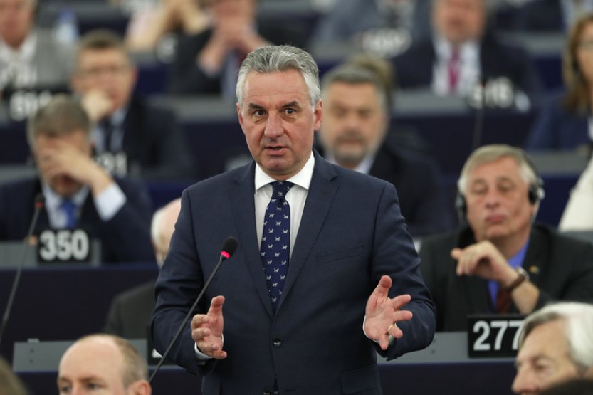 Zahradil po téměř 34 letech opouští ODS