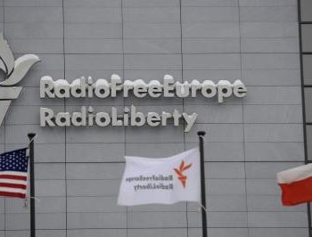 Česká vláda udělá vše pro to, aby RFE/RL mohla plnit svou misi, řekl Fiala