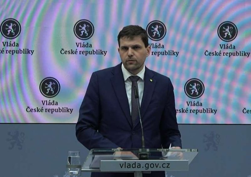 ŽIVĚ: Briefing po zasedání krizového štábu k situaci po havárii cisteren s benzenem u Hustopečí nad 