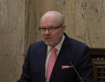 Vedením FN Motol Válek pověřil Poloučka, IKEM dál povede Rögnerová
