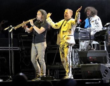 Skupinou roku se v anketě Žebřík stali Monkey Business, album roku vydal Marpo